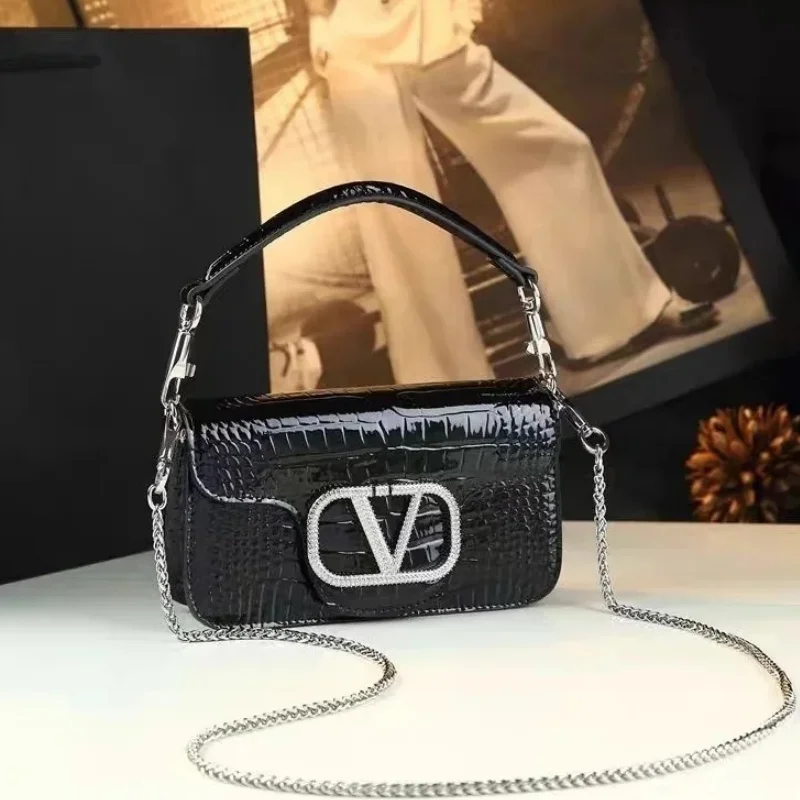 

Маленькая сумка, элитная мода, легкая роскошь, ручная цепочка, новая сумка через плечо 2025 года, маленькая квадратная женская сумка на одно плечо