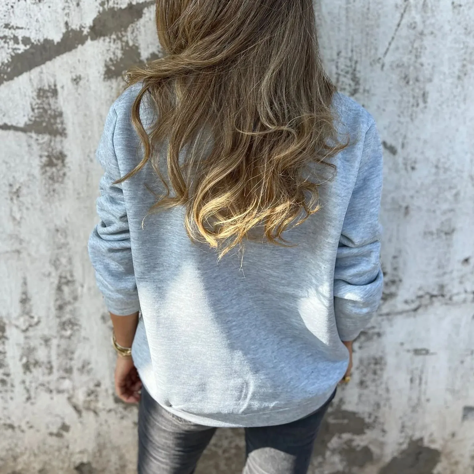 بلوفر نسائي عصري بلون سادة وأكمام طويلة ورقبة دائرية سترة كاجوال للكبار ملابس شتوية سوداديراس دي موخير للسيدات