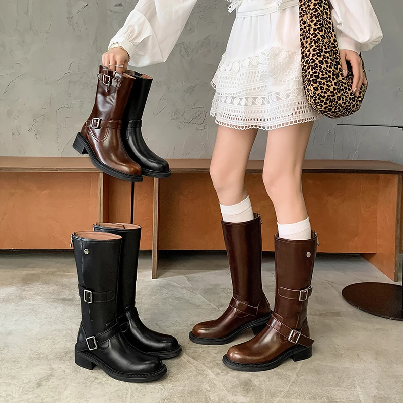 

Dilalula 2025 г., модные ботинки до середины икры из натуральной кожи, молодые женские короткие ботинки без шнуровки с пряжкой на ремне, женские полусапожки на среднем толстом каблуке