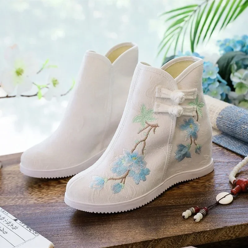 Winter Woman Embroidered Elevator Shoes Chinese Style Platform Shoes Canvas Hanfu Zapatos Women Boots Casual Vintage White Boots