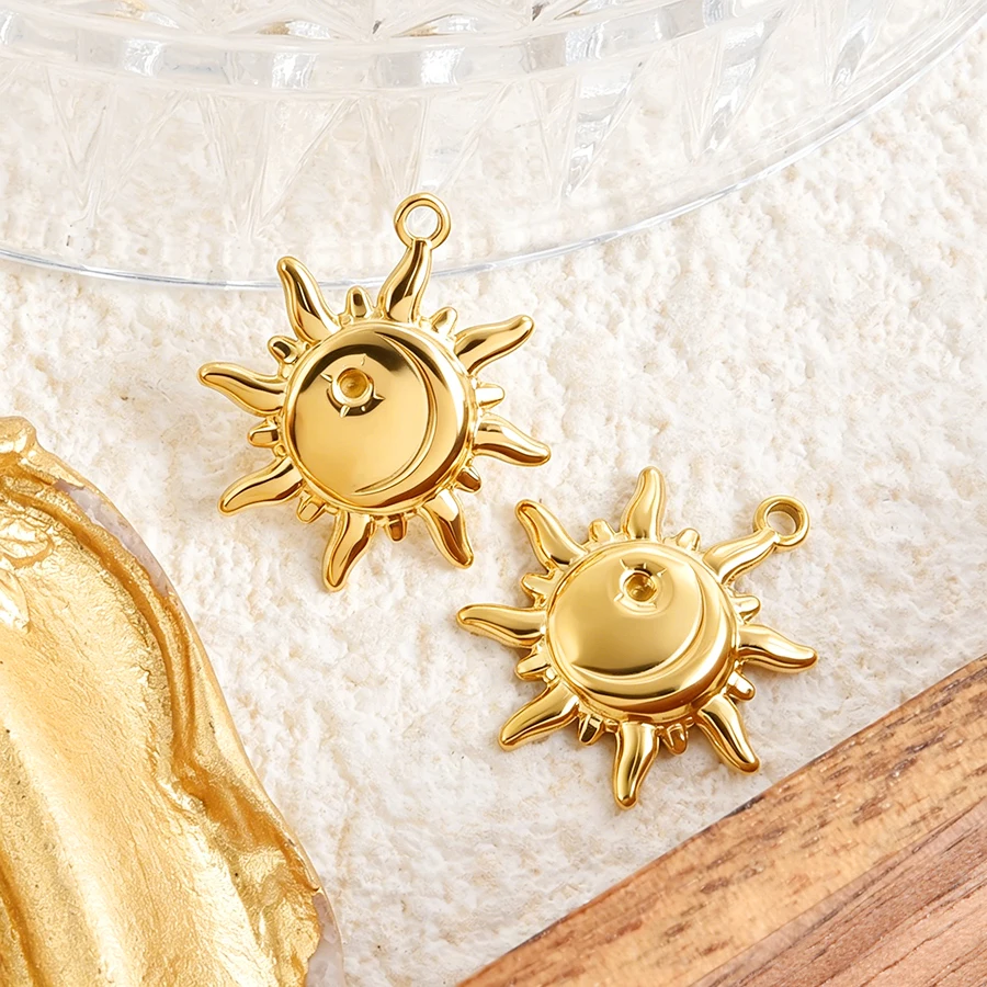 5 Stück goldfarbene Anhänger mit Strass-Cabochons in Herz-, Stern-, Augen- und Blumenform aus Edelstahl für die Schmuckherstellung. – Detail 7