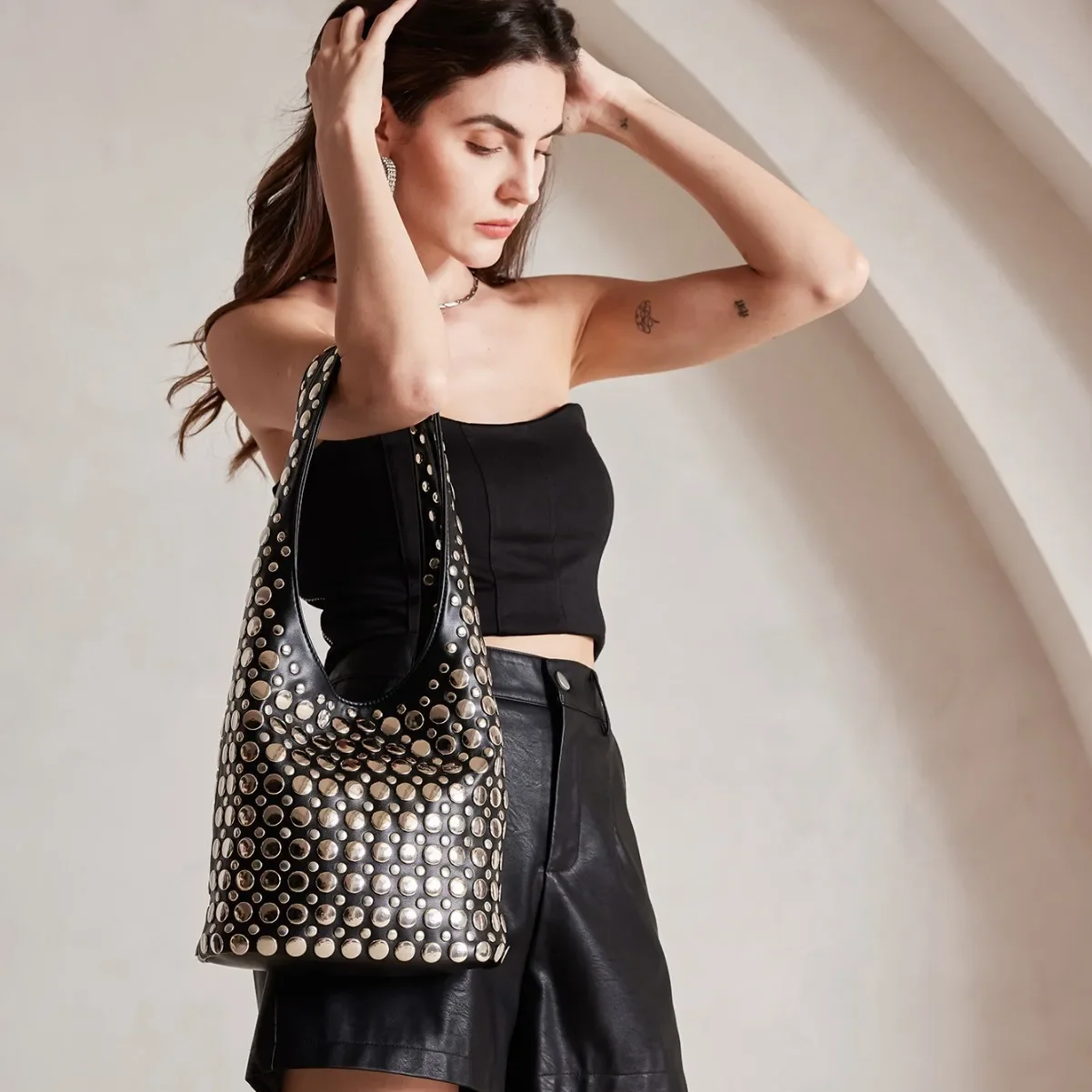 Punk Style Embellished Double-Faced Round Rivet Inlaid Niche Luxury Bucket Bag Chic Lady Underarm Large Capacity Shoulder Bag
