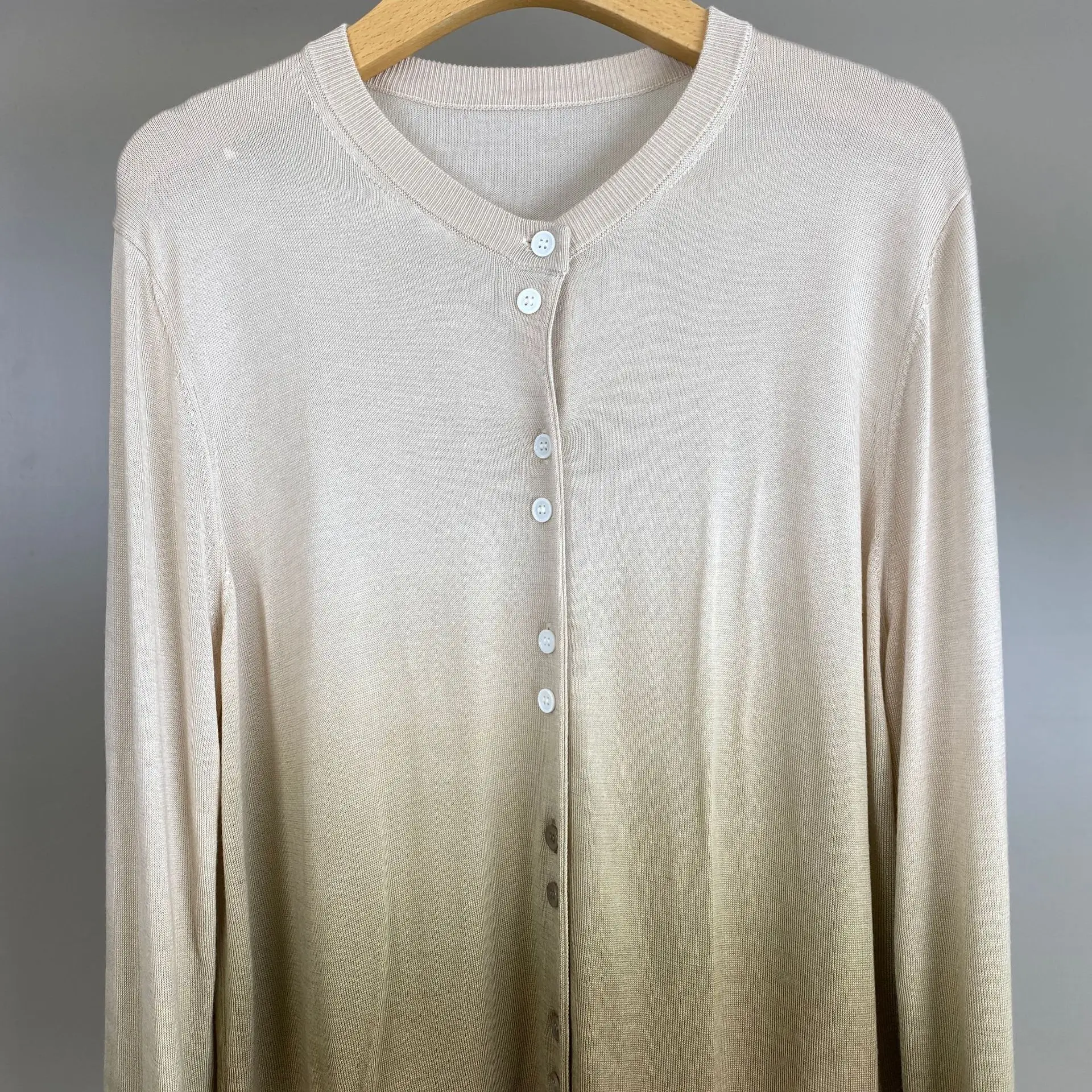 2026 Autumn/Winter New Style Wool Round Neck Gradient Color Knit Cardigan For Fashionable Commuter And Casual Women