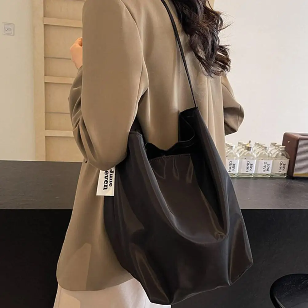 Neu eingetroffene große Nylon-Umhängetasche für Damen, minimalistischer, lässiger Stil, Vintage-Einkaufstasche mit Kordelzug und Schnalle – Detail 11