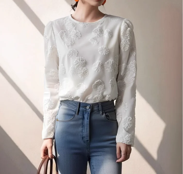 Heavy Industry Embroidered Flower Blouse Women's Round Neck Long-sleeved Pullover Shirt 2025 Spring High Waist Short Top