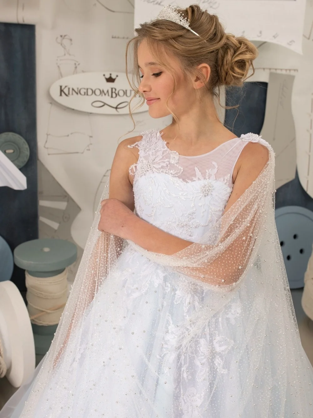Sparkling Beaded kids Princess Gown With Cape Wedding Guest Wear Luxury lace Appliques Girls Dresses For Piano Performance