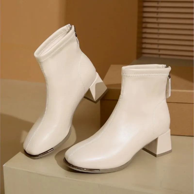 

New white high-heeled women's boots for autumn Slim slim boots for petite women in autumn and winter with thick heels boots C689