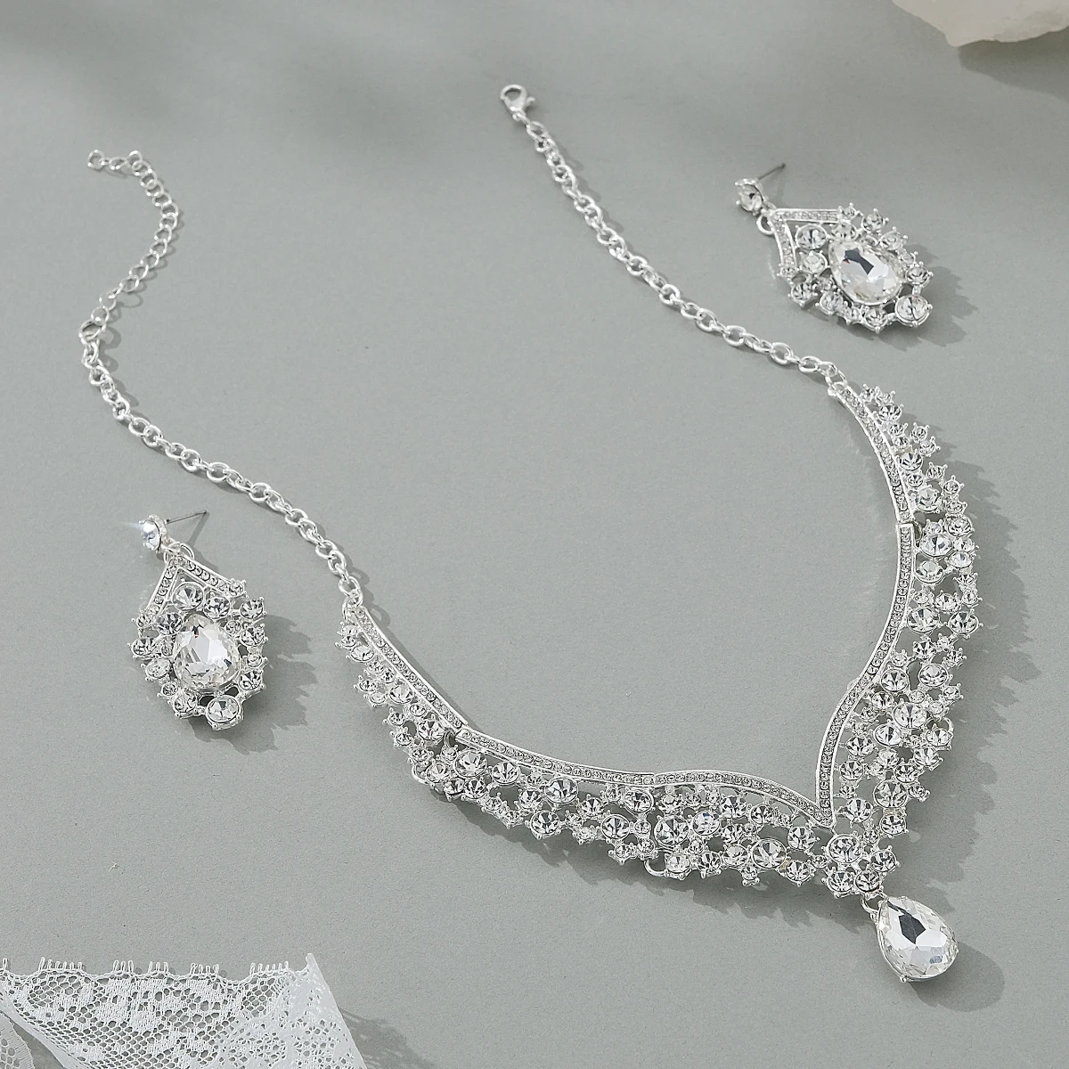 Set di collana e orecchini in cristallo barocco atmosferico europeo e americano, accessori per collane di gioielli da sposa per le donne