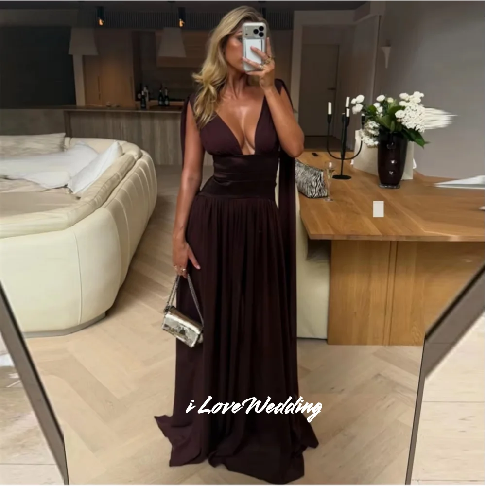 Elegante Vestido de Fiesta Marrón de Gasa 2026 con Cuello en V y Mangas Tipo Capa, Corte A, Vestido Formal de Noche para Boda en Arabia Saudita, Personalizable