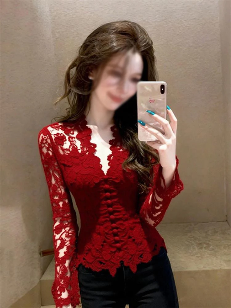 

Сексуальная красная кружевная блузка для женщин: модная новинка весны, с эффектом утяжки талии, V-образным вырезом, ажурными вставками, длинными рукавами и вышивкой.