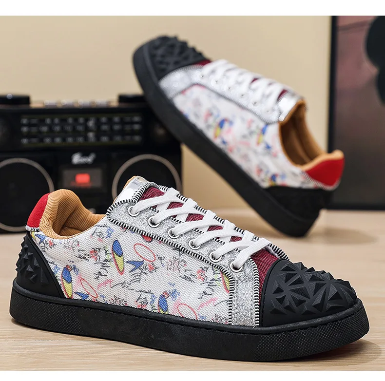 Spring New Shoes for Men Leather Casual Shoes Punk Style Rivet Flat Skateboard Shoes Youth Street Cool Sneaker