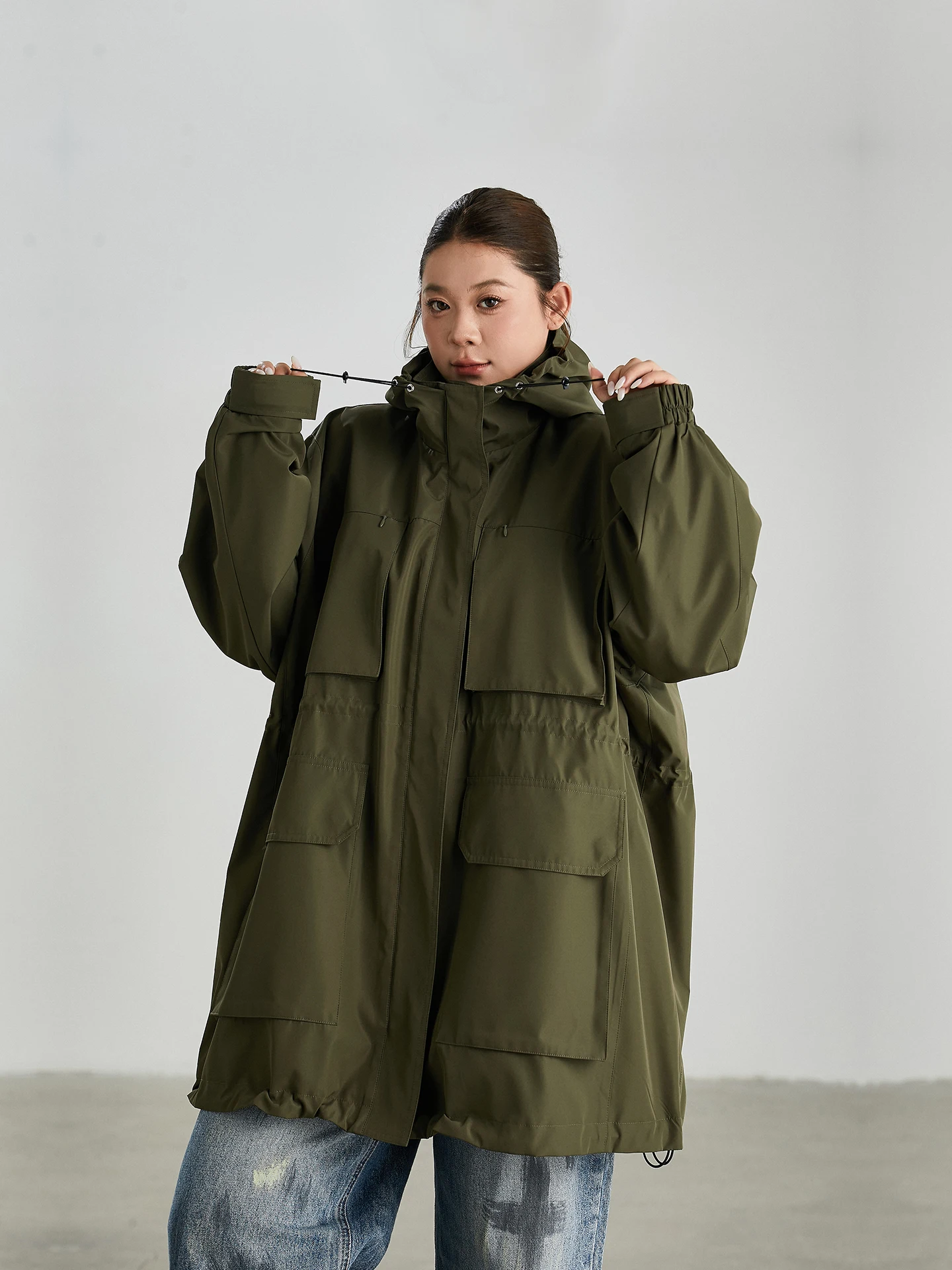 

Женская уличная водонепроницаемая куртка большого размера из мягкого материала, быстросохнущая, свободного кроя, для походов, альпинизма, уличного спорта...