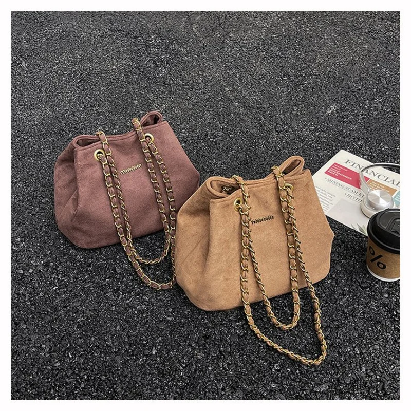 

Elegant Ladies Messenger Bag Made Of Fine Leather Boasting Trendy High-End Daily Elegant Look​