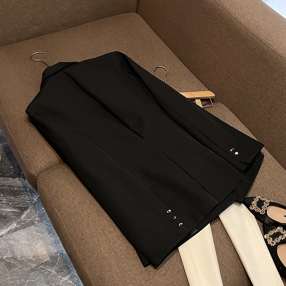 TWOTWINSTYLE Casual Solid Slimming Blazers For Women V Neck Long Sleeve Autumn Spliced Metal Confortable Jacket Female KJA554162