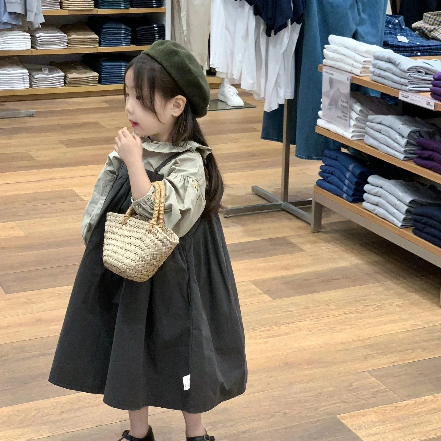 

Children's Wear 2023 Autumn New Retro Embroidered Bubble Sleeves Shirt with Hanging Dress Two Piece Set Baby Girl Outfit Set