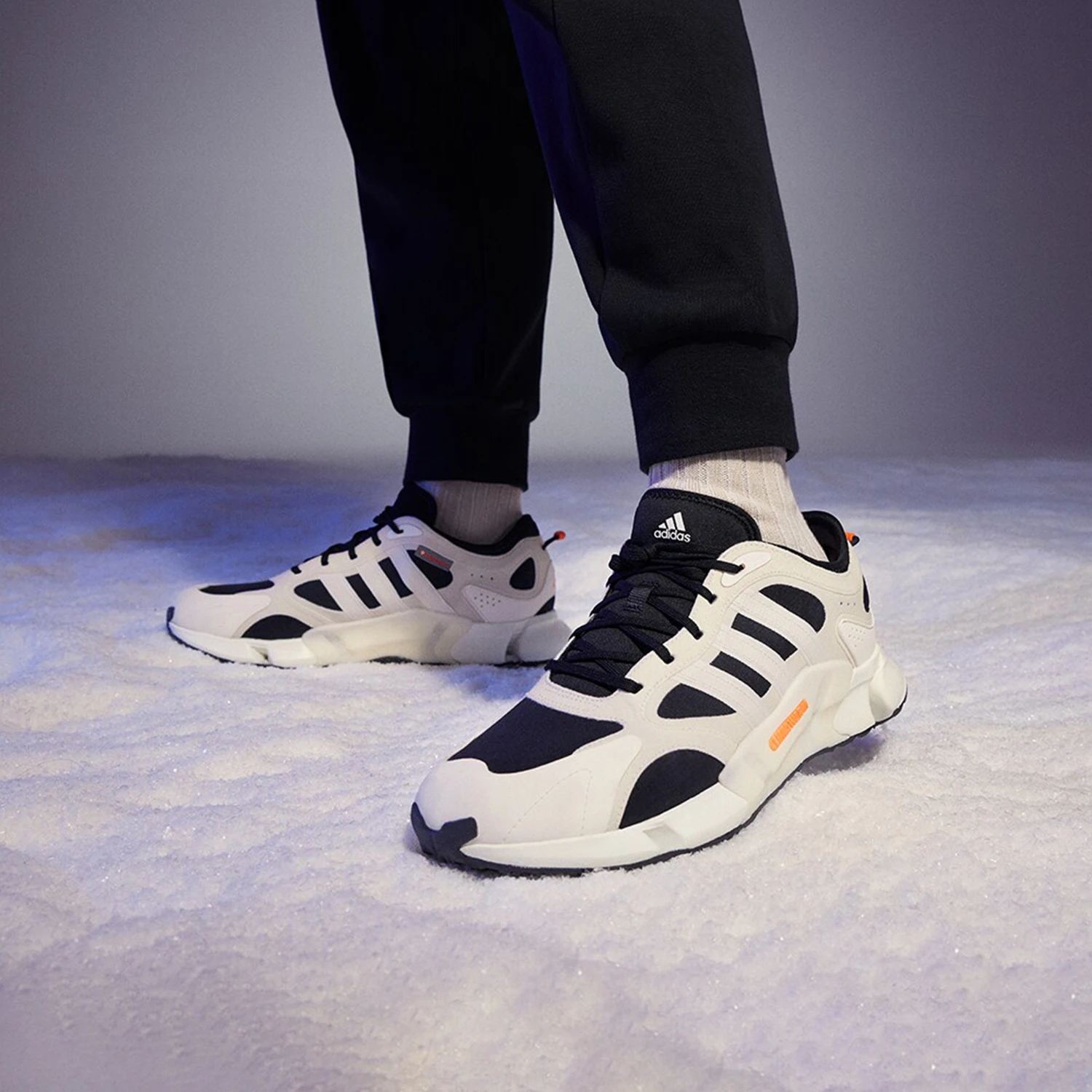 

Adidas genuine men's and women's low cut lightweight, cushioned, wear-resistant sports running shoes IF6576