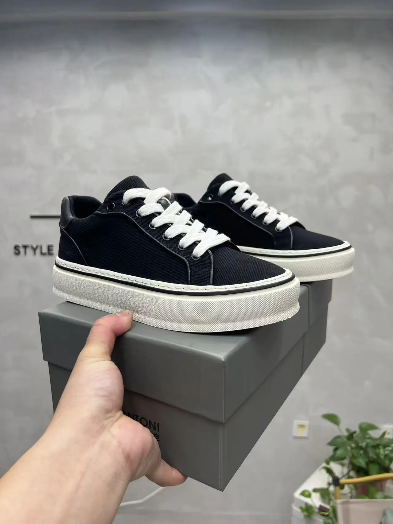

Basic Decoration-Free Low Top Skate Shoes Unisex Breathable Sneakers Wear Resistant Non Slip Lightweight Outdoor Footwear