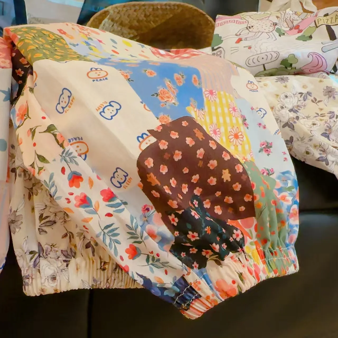 2026 Sommer Kinderhosen mit Blumenmuster aus Baumwolle, leichte Mädchen-Bloomers im pastoralen Stil, Anti-Mücken-Hosen für Jungen – Detail 9