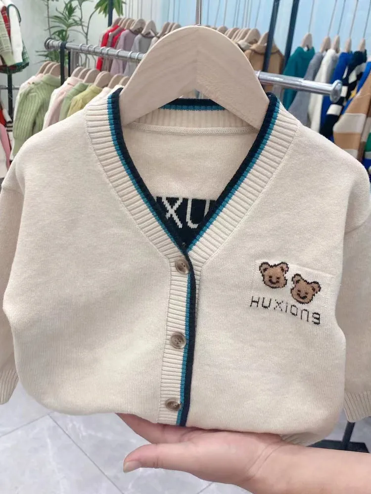 男の子の純綿ニットカーディガンセーター薄手の上着春秋の新スタイルベビー服子供のウールセータートレンディ