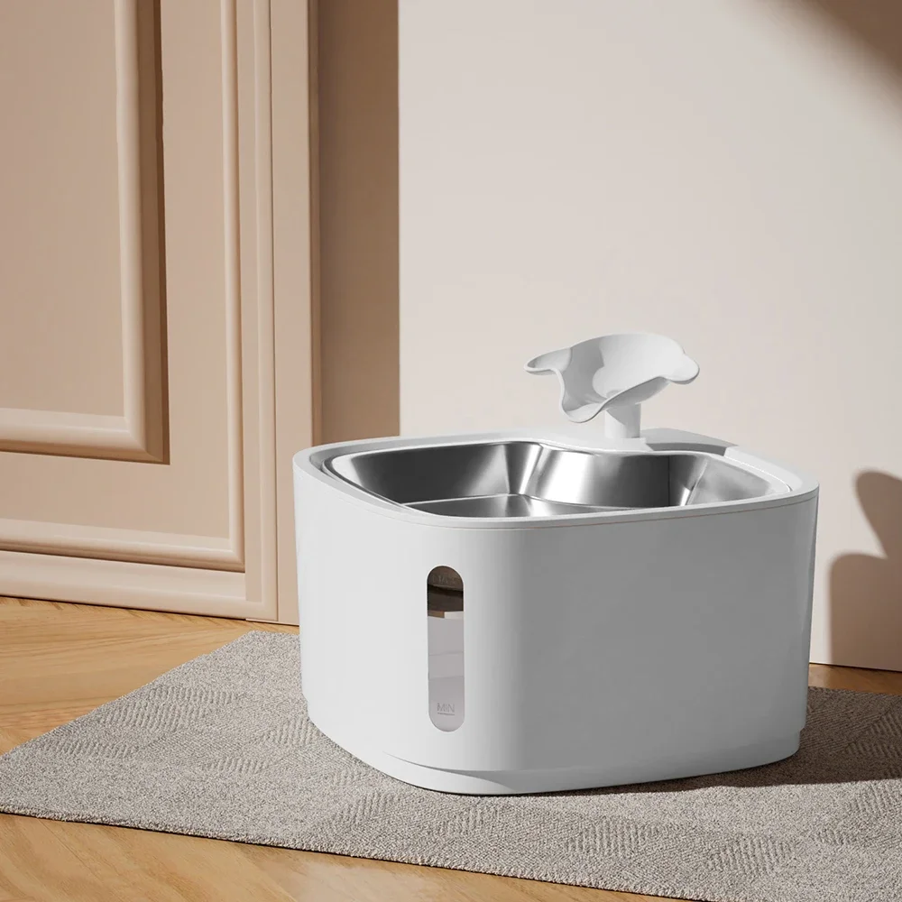 

Pet drinking fountain USB charge Pet Water Fountain With Cat Head Design 2.4L cat Dispenser indoor Ultra Silent Simple Nonslip
