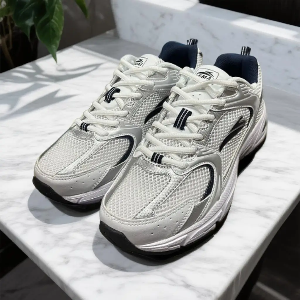 

Спортивная повседневная обувь на подкладке WarmLightweight, цельный формованный материал, нагрузка - свободная ходьба