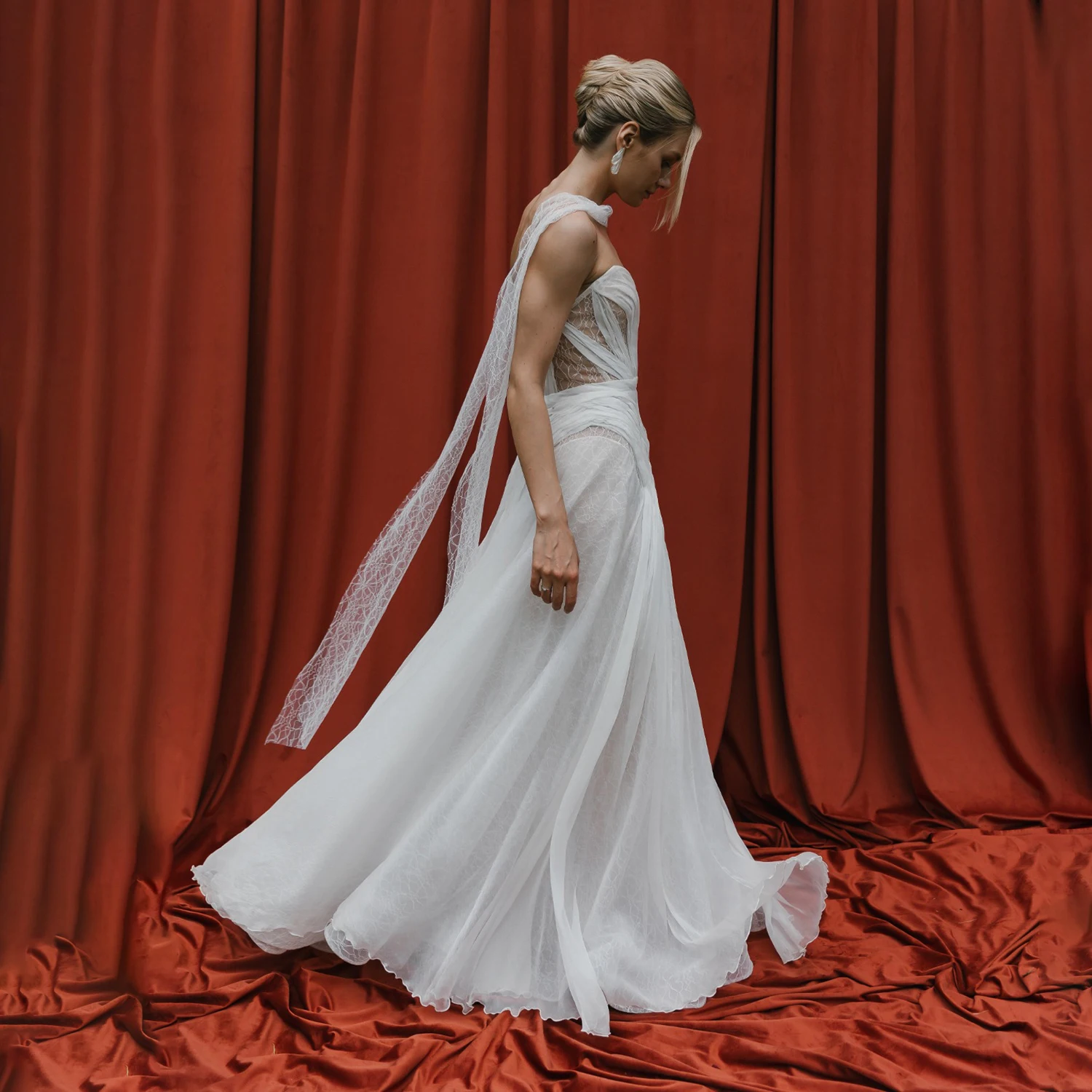 Romantic Illusion Lace Sweetheart Wedding Dress with Neck Scarf Chiffon Boning Strapless Full Length A Line Corset Bridal Gowns