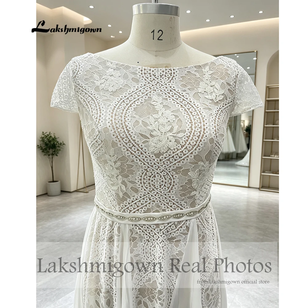Lakshmigown Boho Spitzen-Chiffon-Hochzeitskleid mit Bateau-Ausschnitt, kurzen Ärmeln, perlenbesetzter Schärpe, A-Linie, Schleppe, Brautkleid nach Maß – Detail 7
