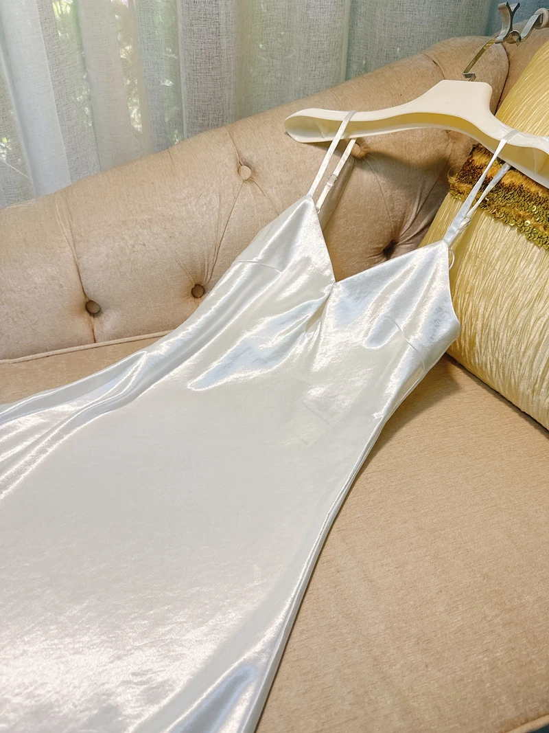 Ele V-ne  Dr Sexy Strapl Gown in Silk Satin Fabric for Par And Holiday Mid-length A-line Gown