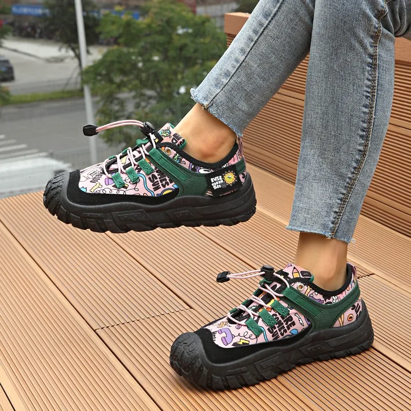 

2025 женские повседневные кроссовки на шнуровке, походная обувь, противоскользящая уличная спортивная обувь, ультрамягкая прогулочная обувь с принтом, большие размеры