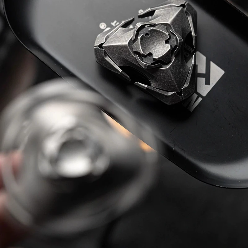 Strano diapason con apertura a lama EDC, giocattolo di decompressione con doppio collegamento meccanico in metallo, giocattolo di decompressione