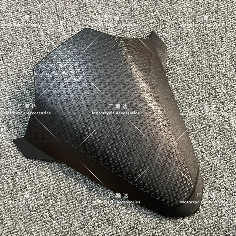 Suitable for BMW S1000RR housing 19, 20, 21, and 22 year head cover center plate head cover middle piece fairing housing