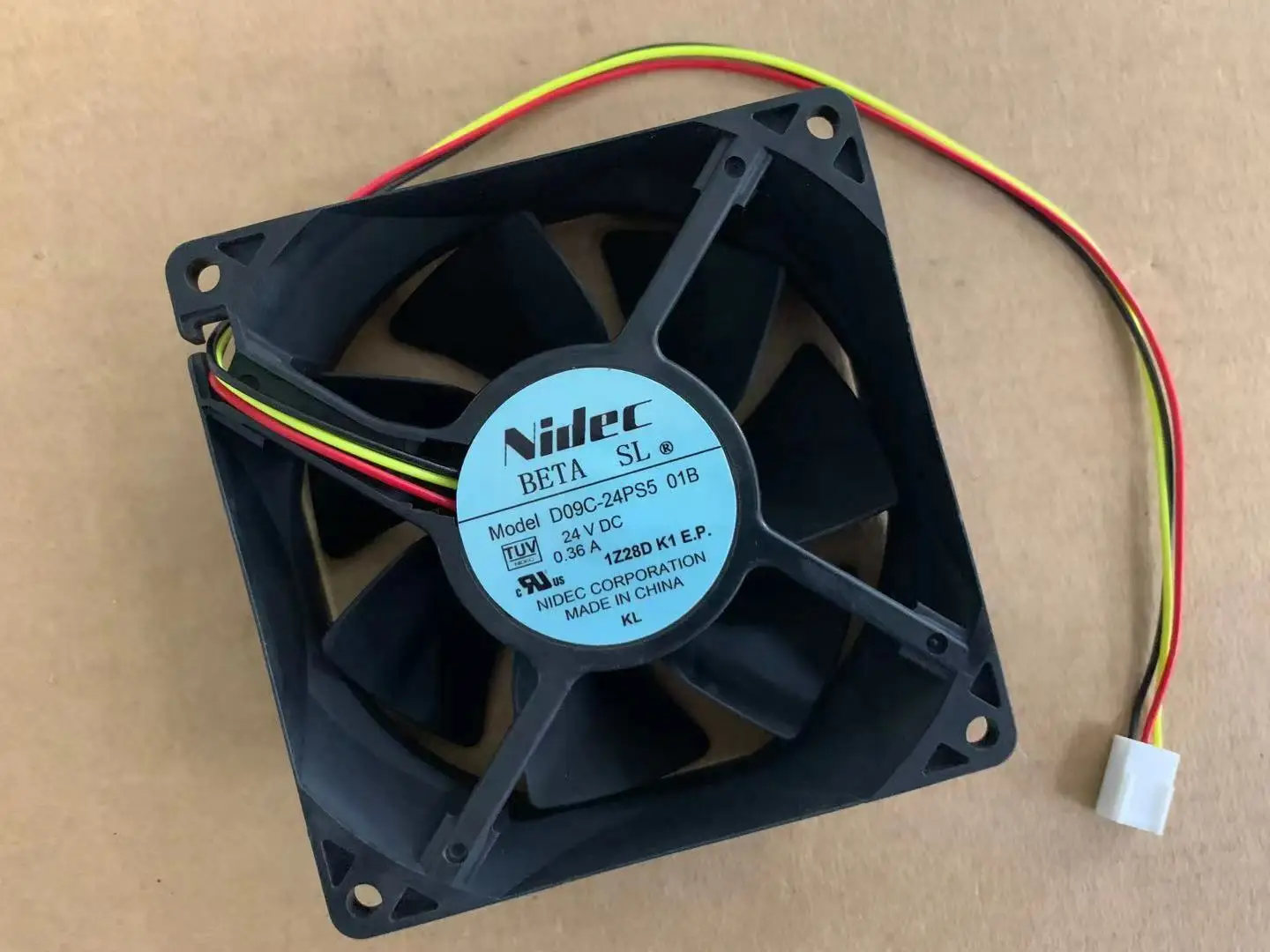 

FOR NIDEC Fan D09C-24PS5 01B DC 24V 0.36A 9232 9CM 3 PIN