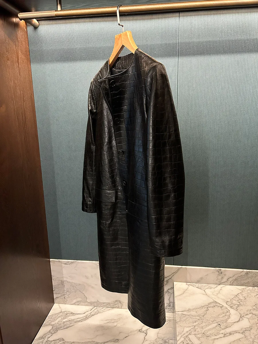 เสื้อโค้ทยาวหนังแกะลายจระเข้สำหรับผู้หญิง เสื้อโค้ทหนังแท้