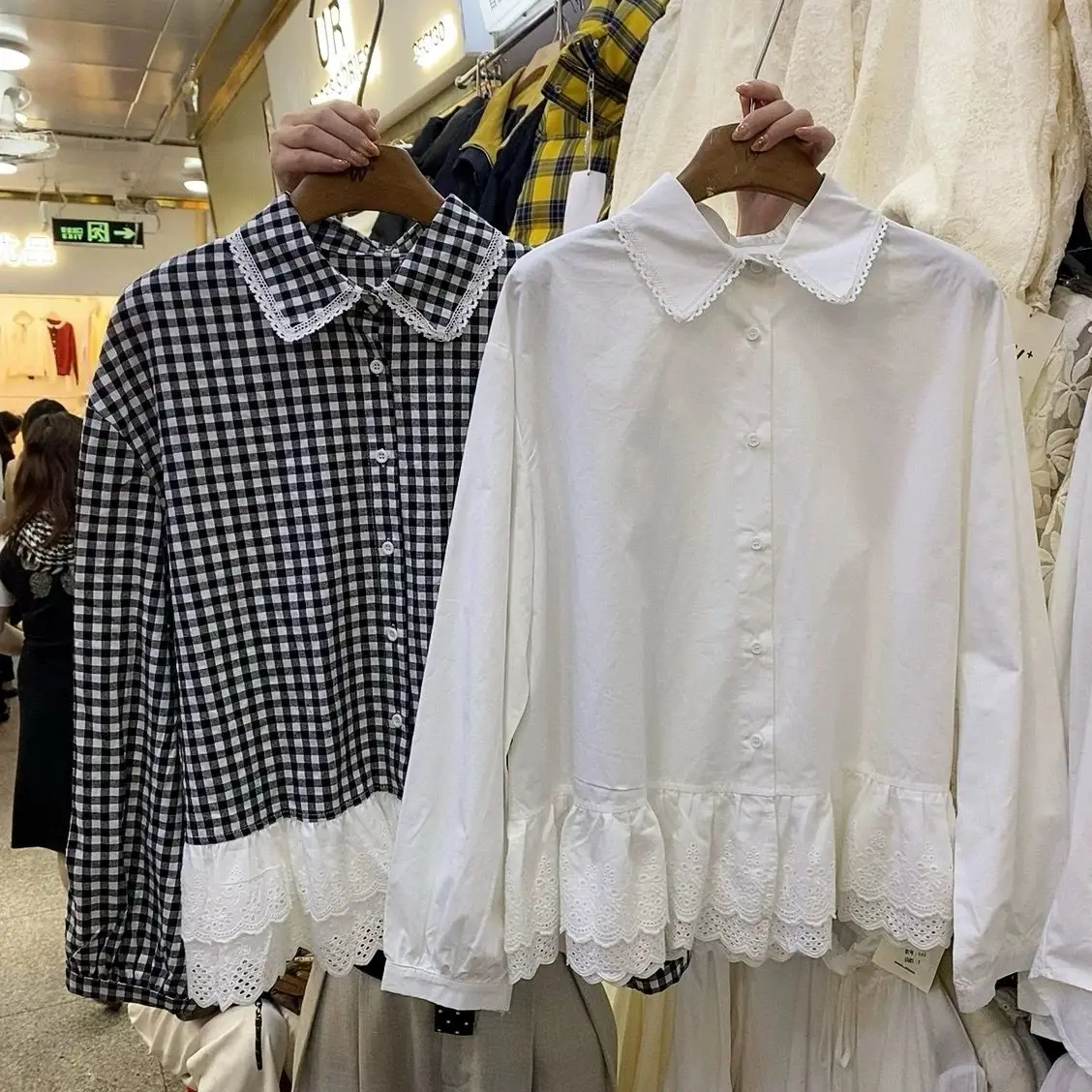 

Korejpaa French Style Women Shirt Elegant Sweet Lace Patchwork Plaid Turn-down Collar Shirts Outwear Casual Long Sleeve Top