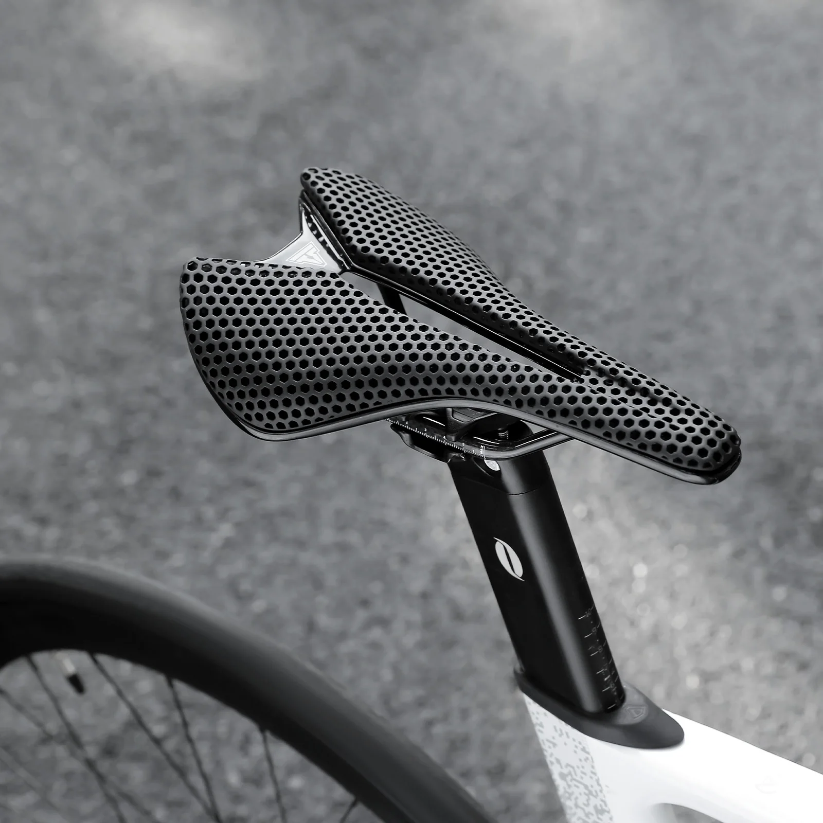 TOSUOD 3D-gedruckter Sattel für Rennräder, Kohlefasermaterial, rutschfester, wasserdichter Fahrradsitz, leichtes Design – Detail 12