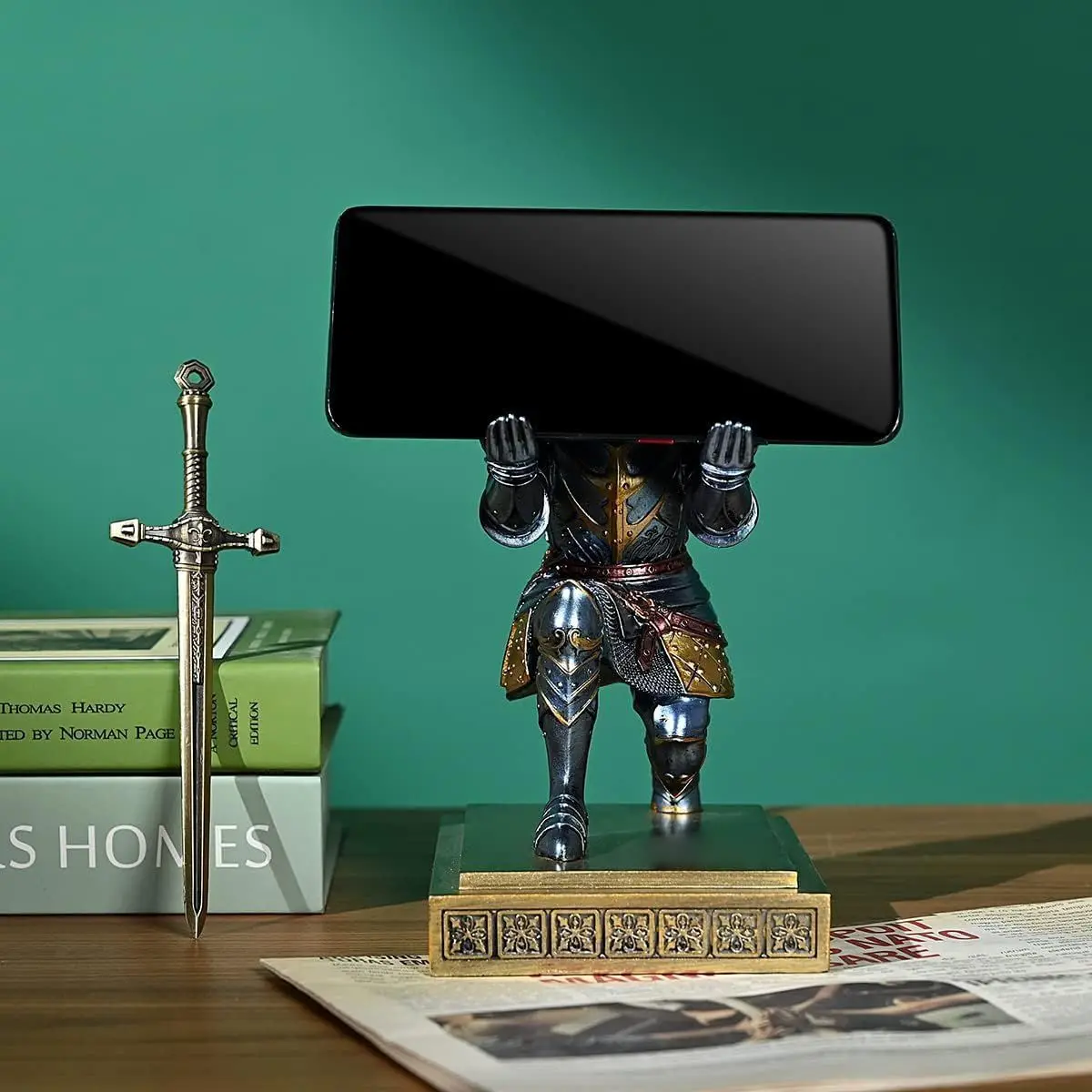 حامل قلم وهاتف Knight Commander، ملحق مكتب بطابع درع القرون الوسطى، ديكور مكتب للتنصب والتركيز، هدية القيادة #2