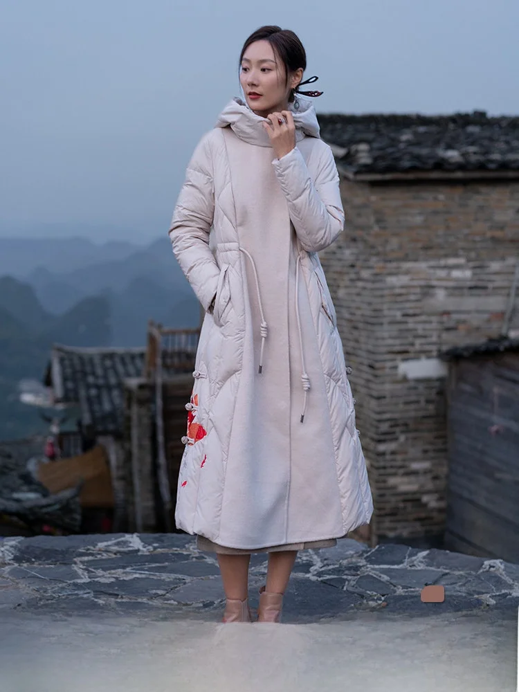 

Original Winter New Arrival Embroidered White Du down Hooded Jaet Khaki Beige Color Women's Faion Thiened Straight Cut