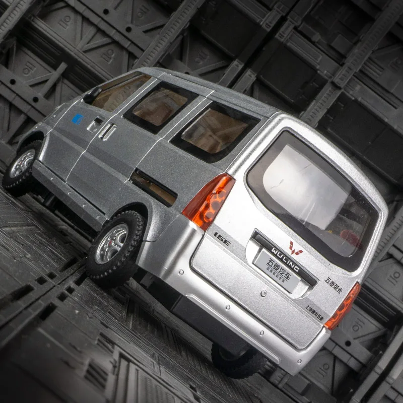 1:24 wuling rongguang van alta simulação diecast liga de metal modelo carro som luz puxar para trás coleção crianças brinquedos presentes