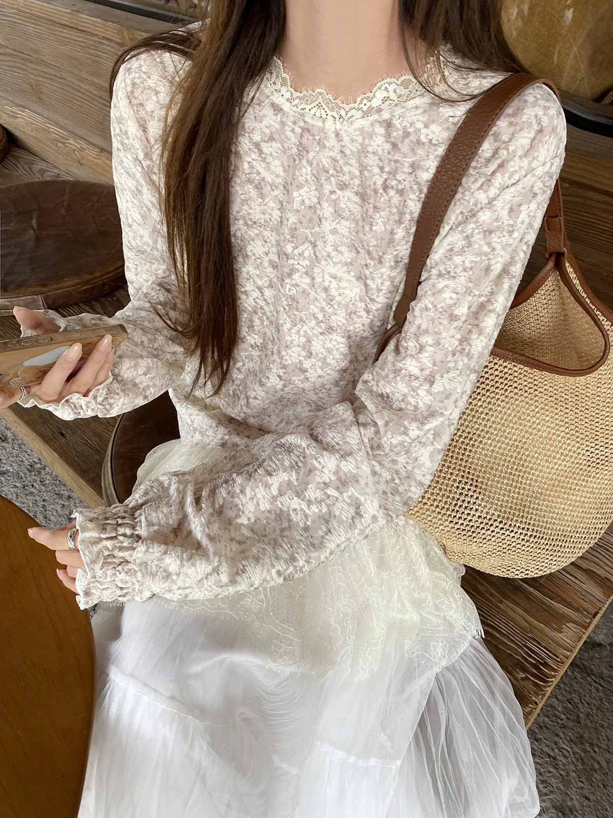 

FEELROOM Embroidered Lace Sleeveless T-shirt French Style Straight Cut Long Sleeve Underwear Base Layer Top for Girls
