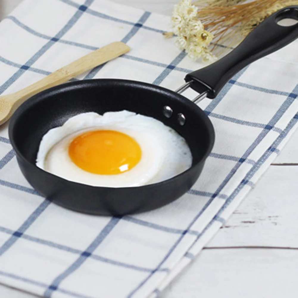 12cm Mini Frying Pan Anti-Scald Handle Mini Saute Pan Compact Egg Frying Pan Non-Stick Iron Frying Pan for Camping Picnic