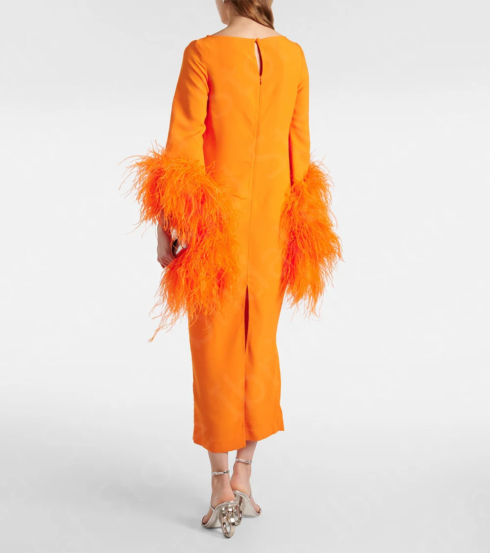 Robe en plumes orange mi-mollet pour mère de la mariée, robe de soirée de mariage, manches longues, fente arrière, moderne, 2024