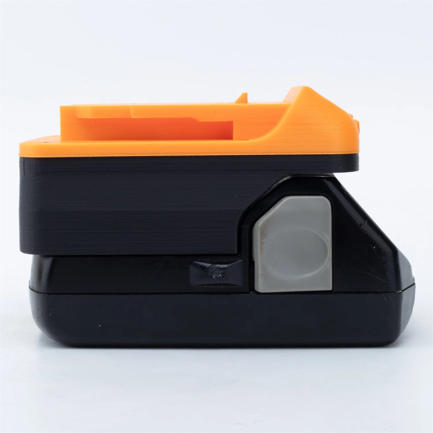 

For Hitachi for HiKOKI 18V Lithium Battery Adapter to for DeWalt 18V Li-ion Cordless Power Tools Accessories (No Battery)