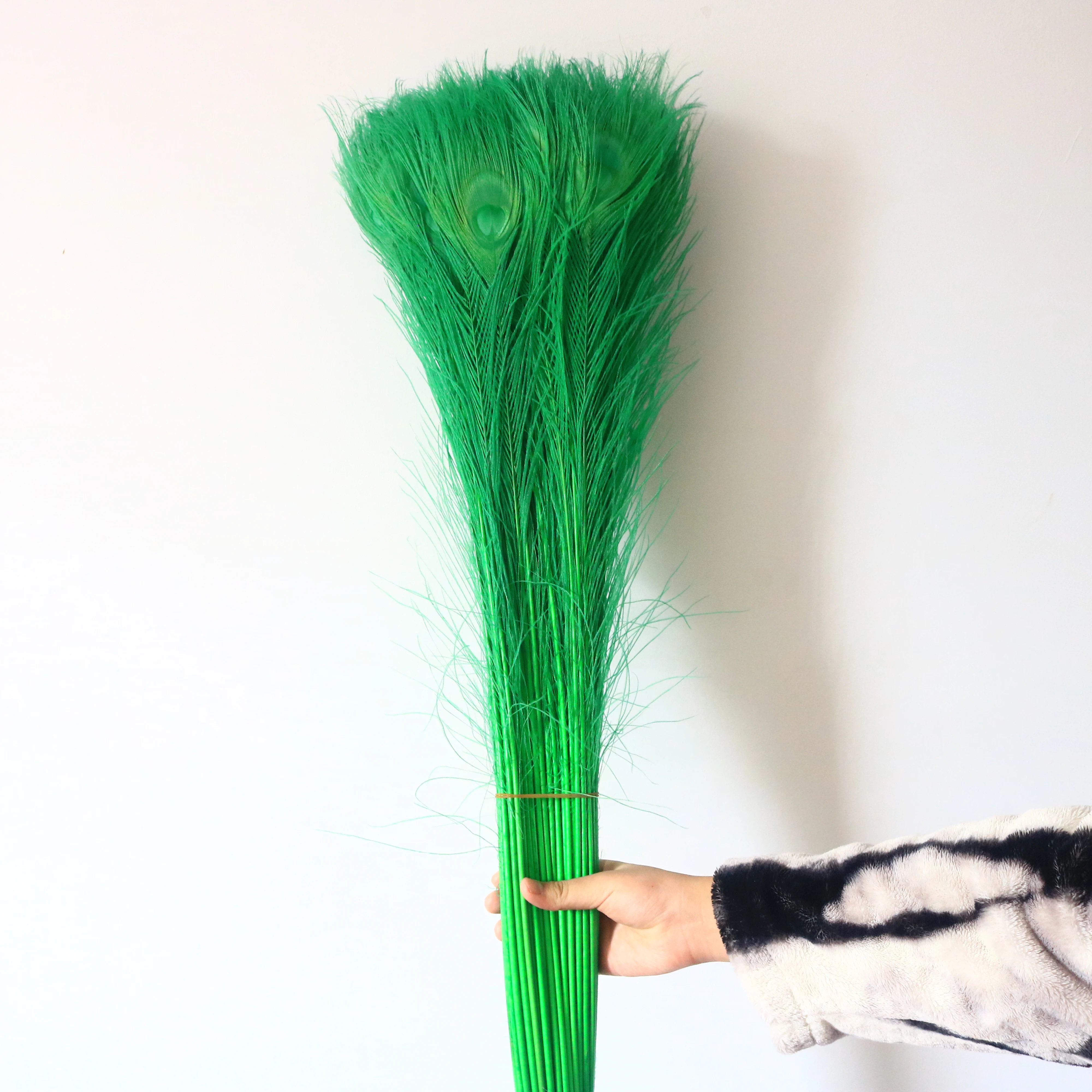 

100pcs Natural Peacock Feathers Green 70-80CM 28-32inch Craft Supplies DIY Wedding Carnival Decoration Plumes for Costume Party