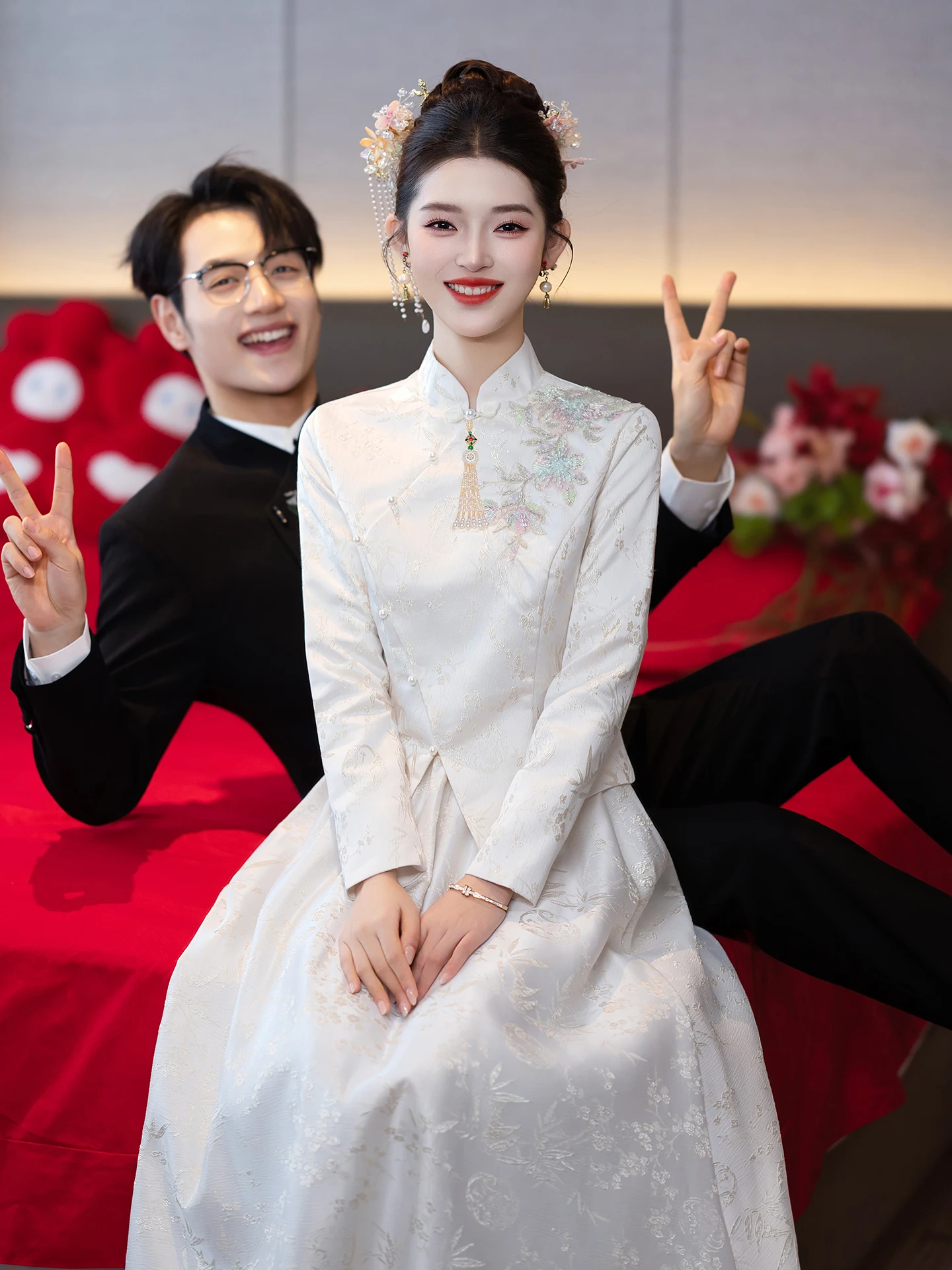 

Новый свадебный комплект Ele White 2026: Традиционное китайское платье с длинными рукавами для церемонии бракосочетания, красивое платье для новой невесты