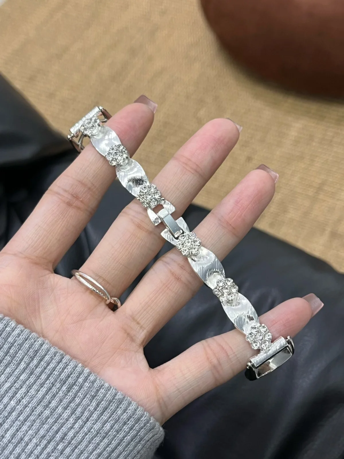 

Sparkling Diamond Silk Flower Strap Suitable Xiaomi Band 8Pro/9Pro，For Mi band 3/4/5/6/7，8/8NFC/9/9NFC/10/10NFC，For Redmi Watch5