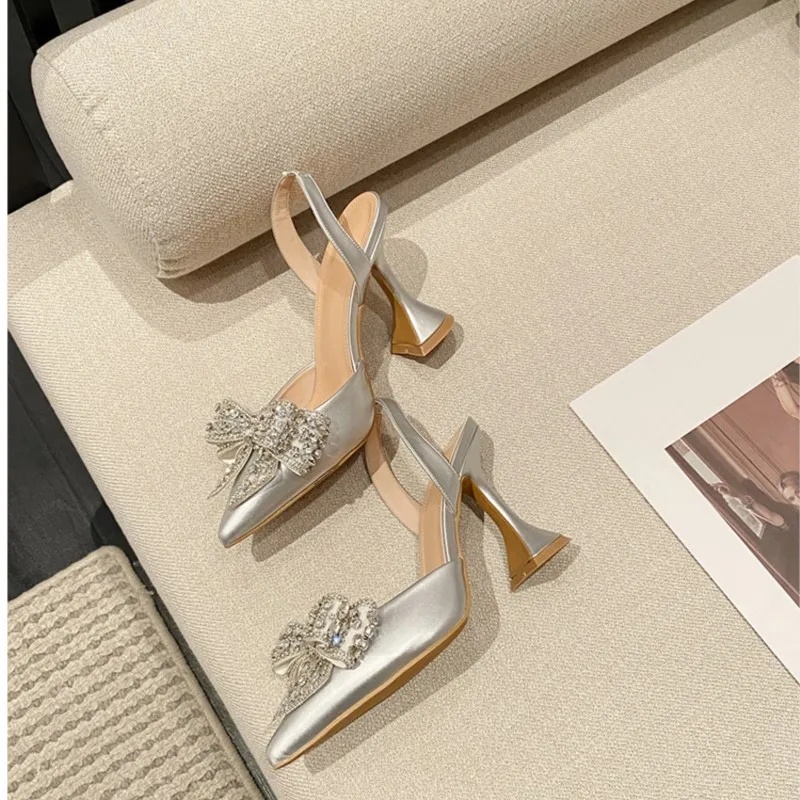Spring 2026 new style - pointed wine glass and sexy, versatile banquet bow-back sandals