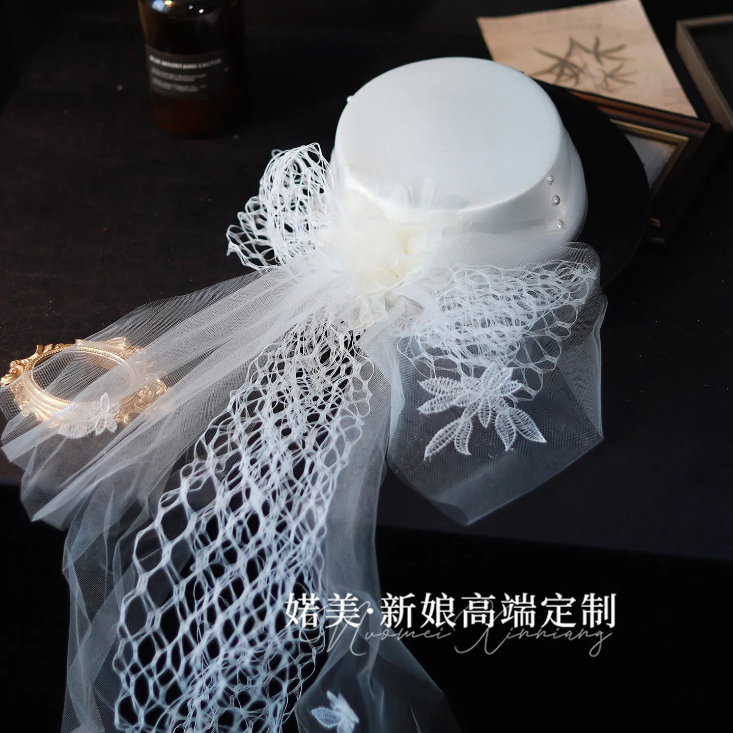 2026 Luxury Design White Black Patchwork Wedding Hat with Face Veil Fancy Show Party Ladies Fedora Hat Headpiece Chapeu Feminino