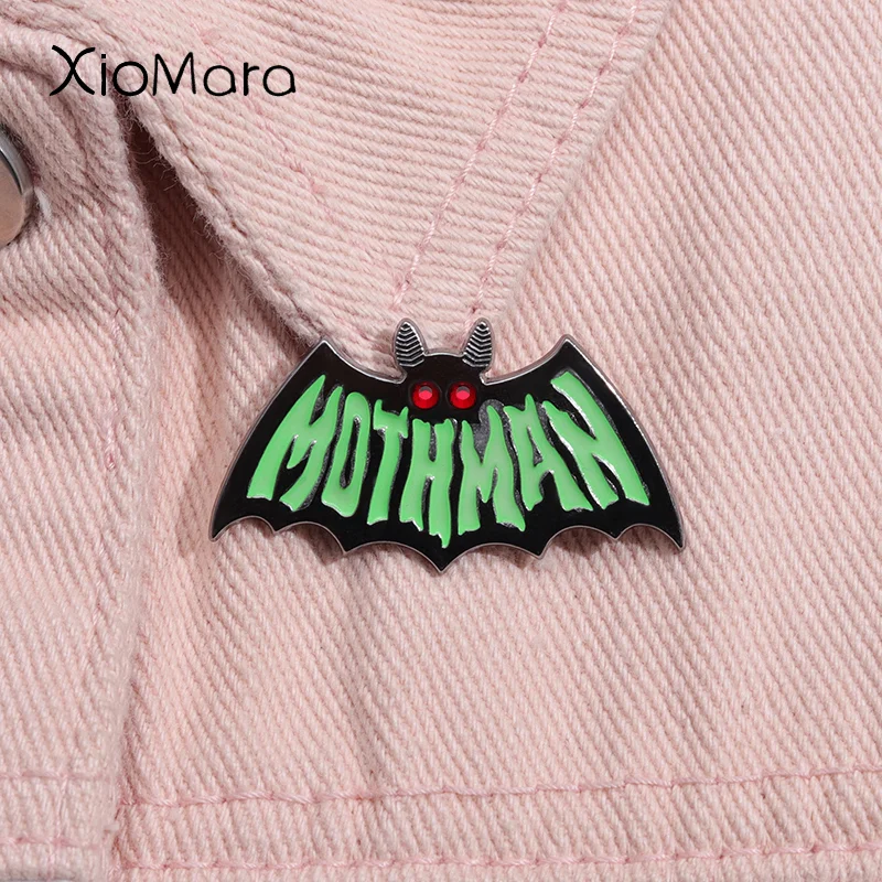 Black Moth Man smalto Pin Cartoon Mothman Bat Animal spille colletto con risvolto zaino Badge gioielli di Halloween regalo per gli amici