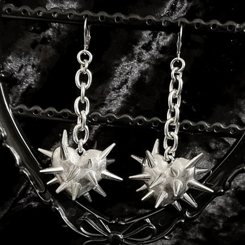 Gothic Spiky Heart Tassel Dangle Earrings for Women Y2K  Punk Thorns Spiked Heart Drop Earrings Grunge Fashion Emo Jewelry