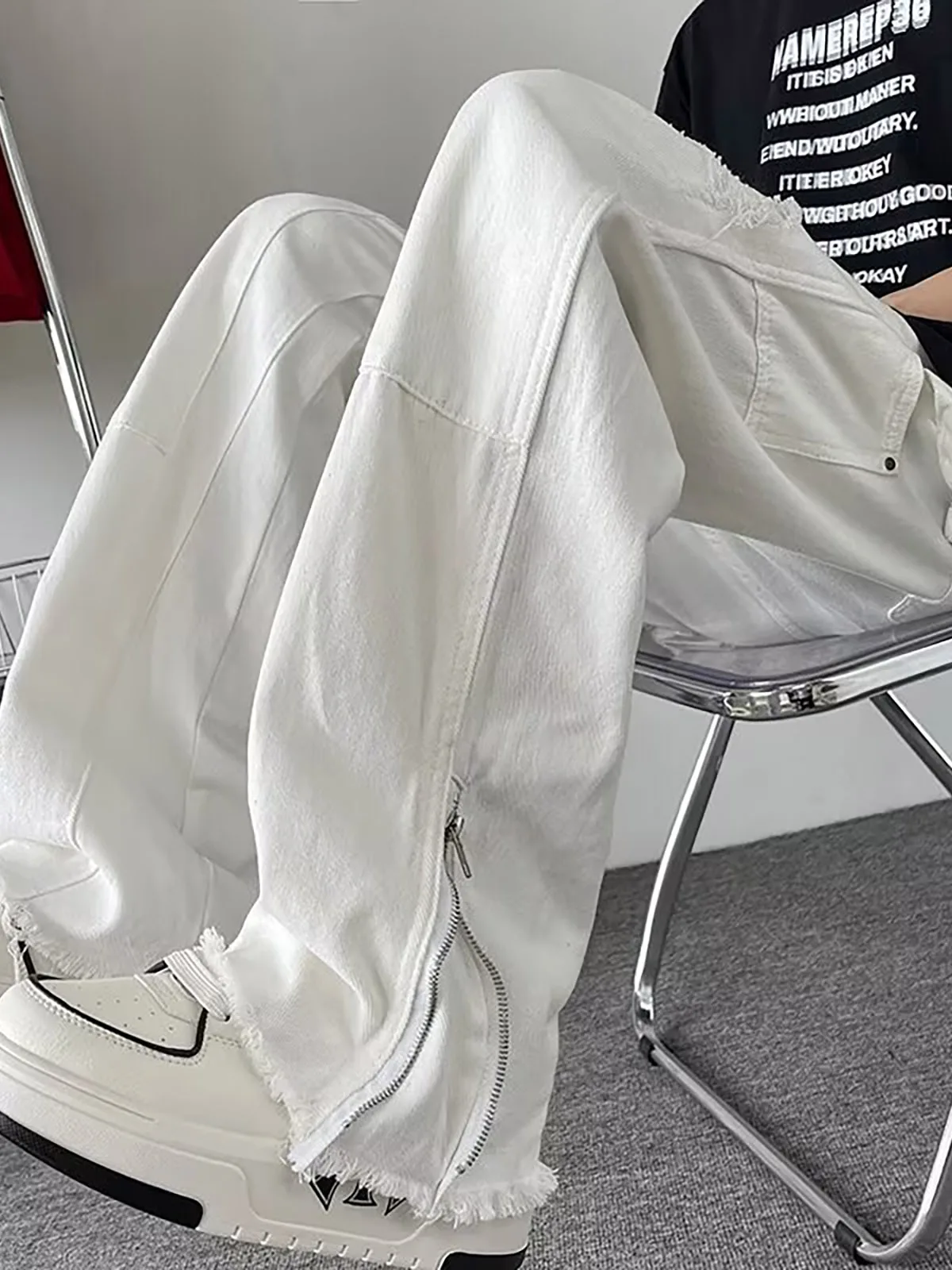 

White Men's Straight Leg Jeans Zipper Fly Long Trousers Distressed Frayed Hem American Vibe Design Casual Youth Fashion